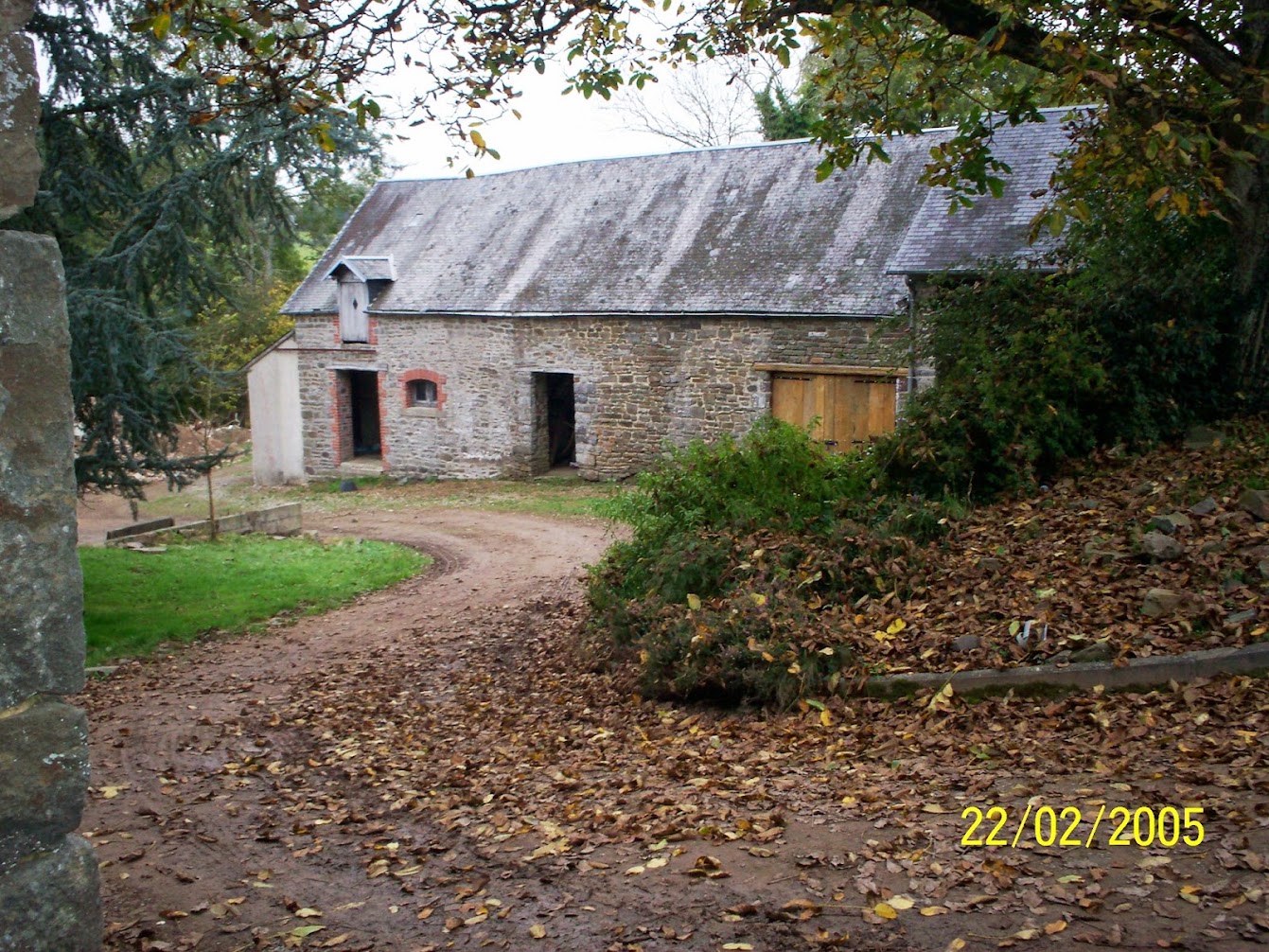 The old lower barn at La Grosterie in February 2005